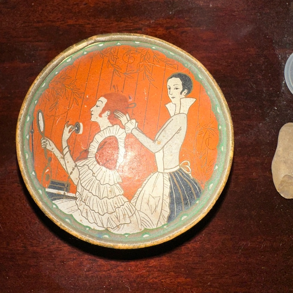 Art Deco face powder box